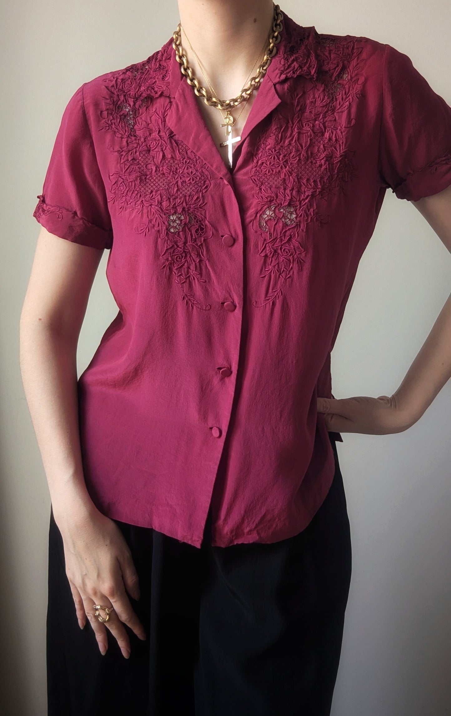 Vintage 1990 fushia chinese silk blouse with floral embroidery