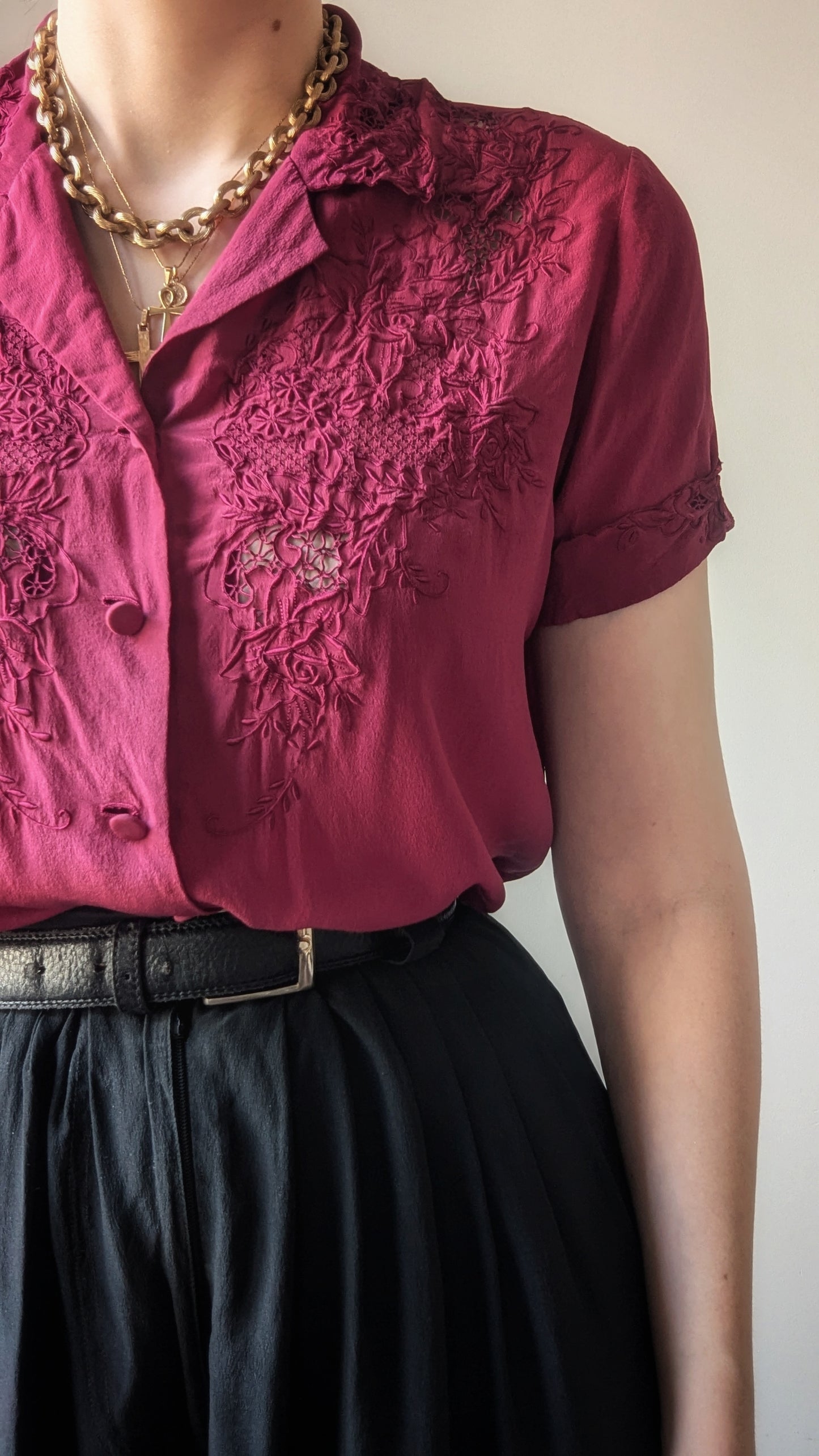 Vintage 1990 fushia chinese silk blouse with floral embroidery