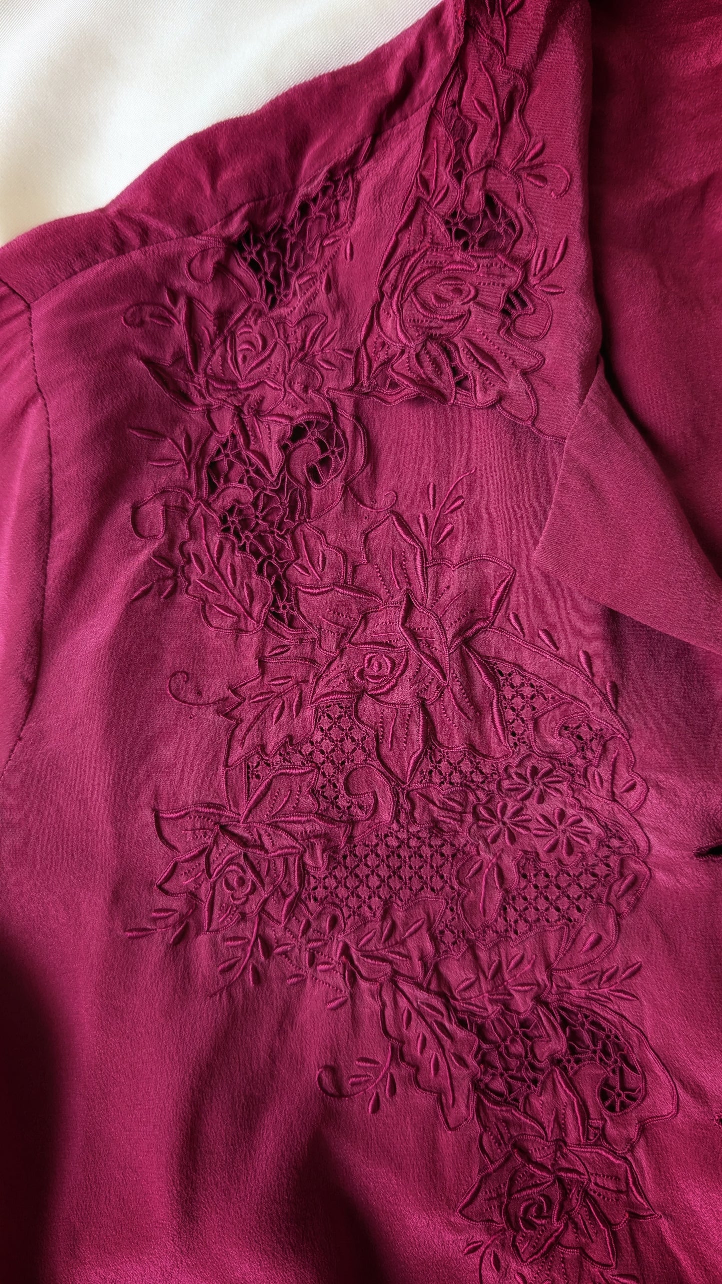 Vintage 1990 fushia chinese silk blouse with floral embroidery