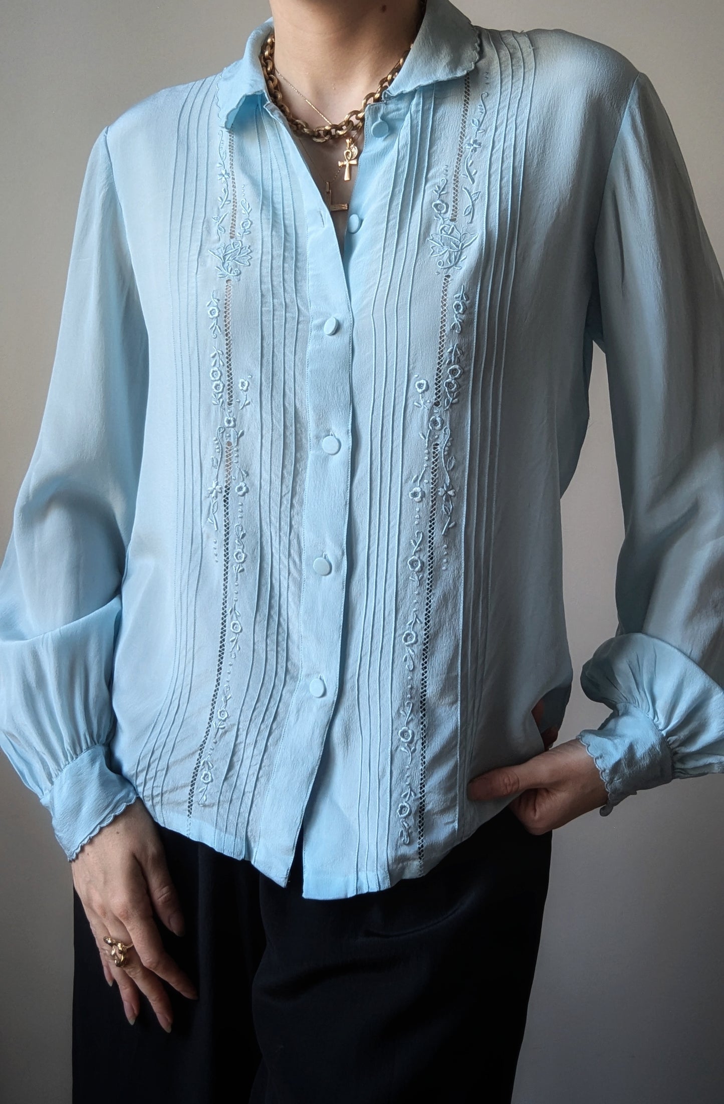 Vintage 1970 chinese blouse sky blue silk hand-embroidered