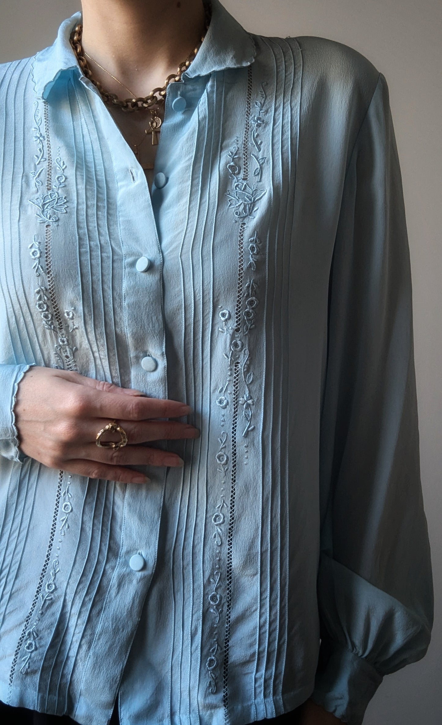 Vintage 1970 chinese blouse sky blue silk hand-embroidered