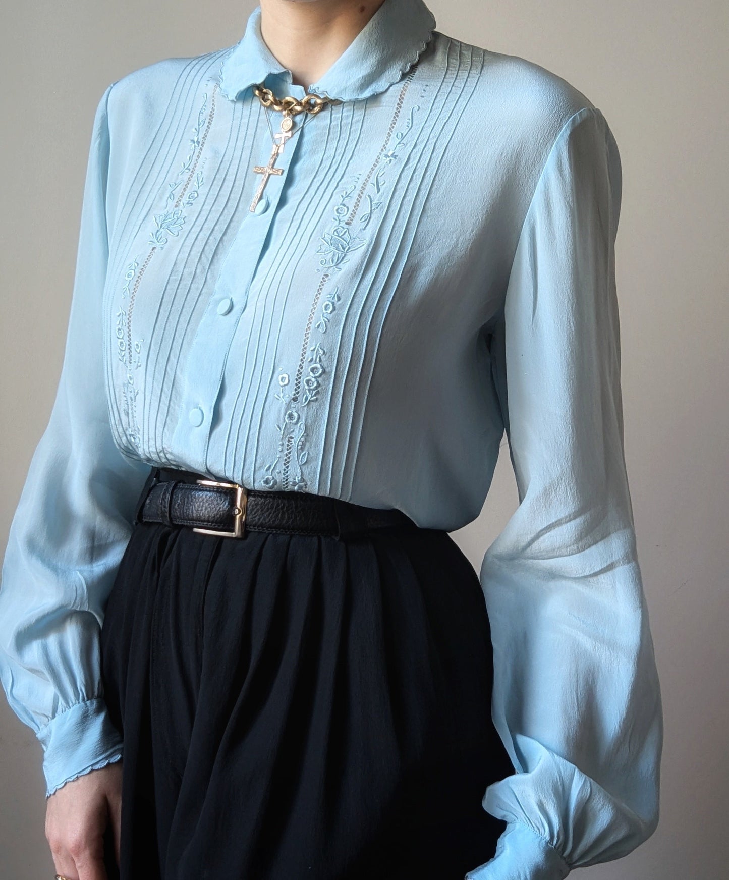 Vintage 1970 chinese blouse sky blue silk hand-embroidered