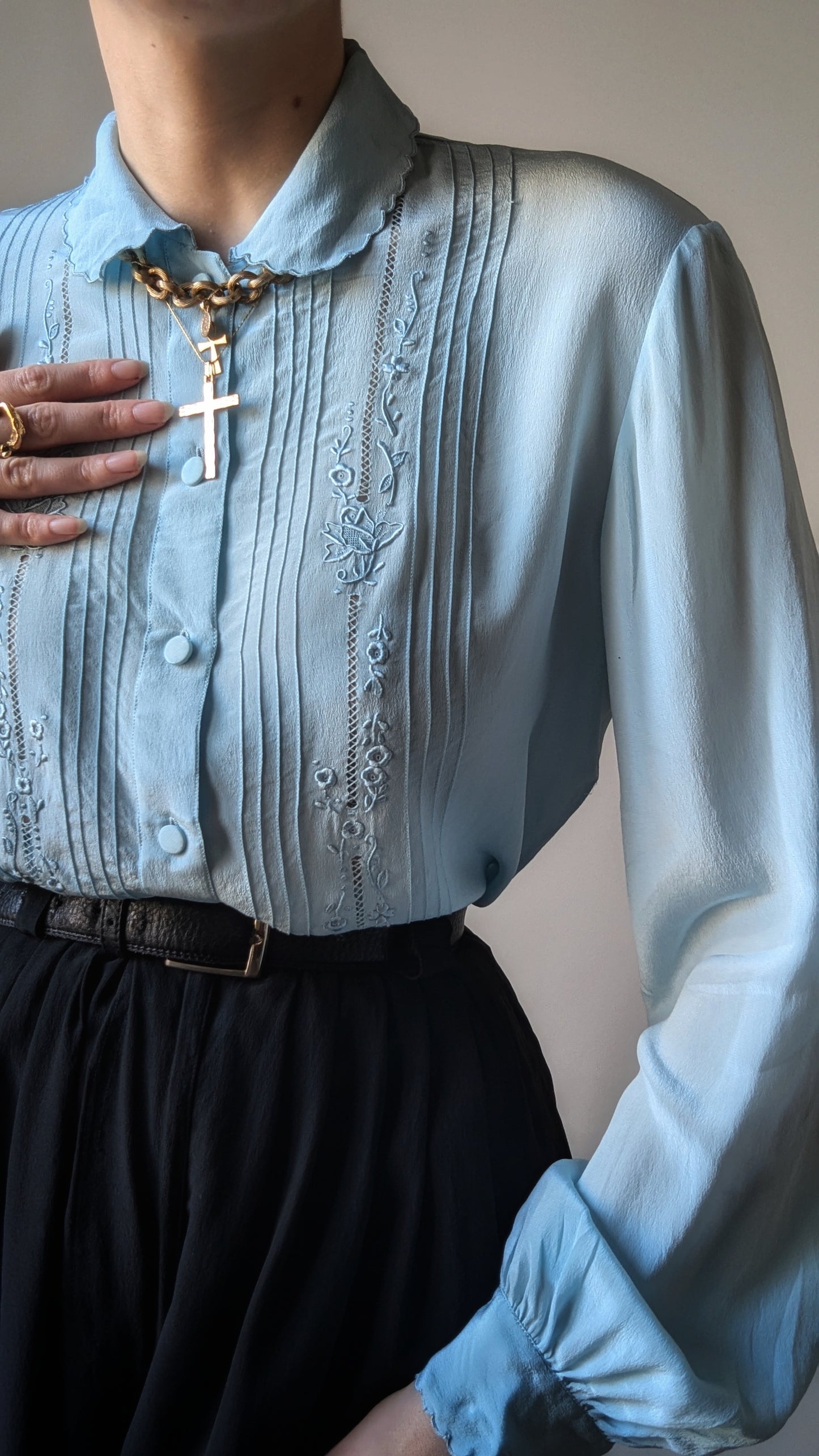 Vintage 1970 chinese blouse sky blue silk hand-embroidered